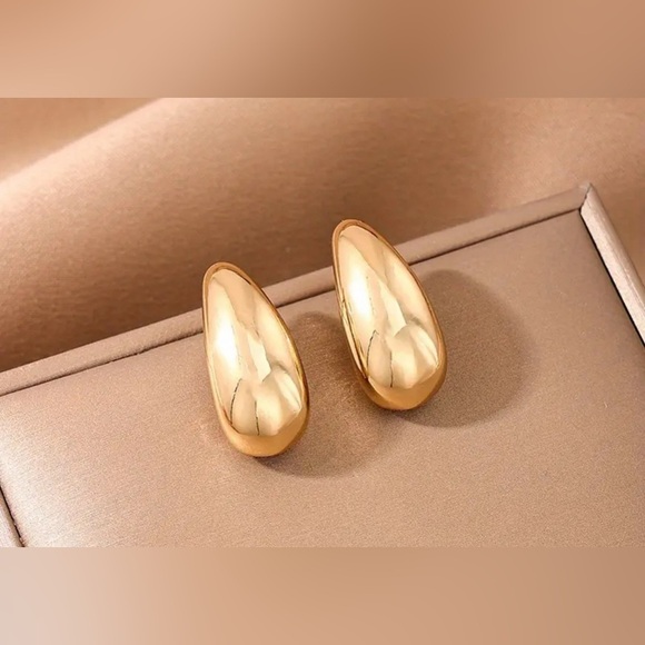 New Elegant Water Drop Earrings Gold With gift box 🎁✨✨✨ - Picture 3 of 5
